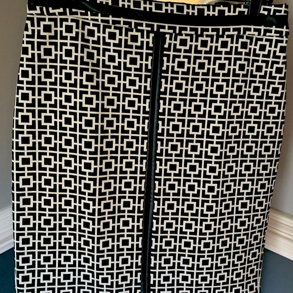 Premise PetiteBlack and white skirt